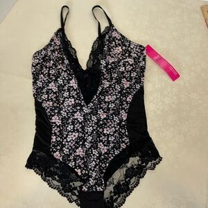 Black fuchsia by secret lace.  Teddy size large. Black and floral.